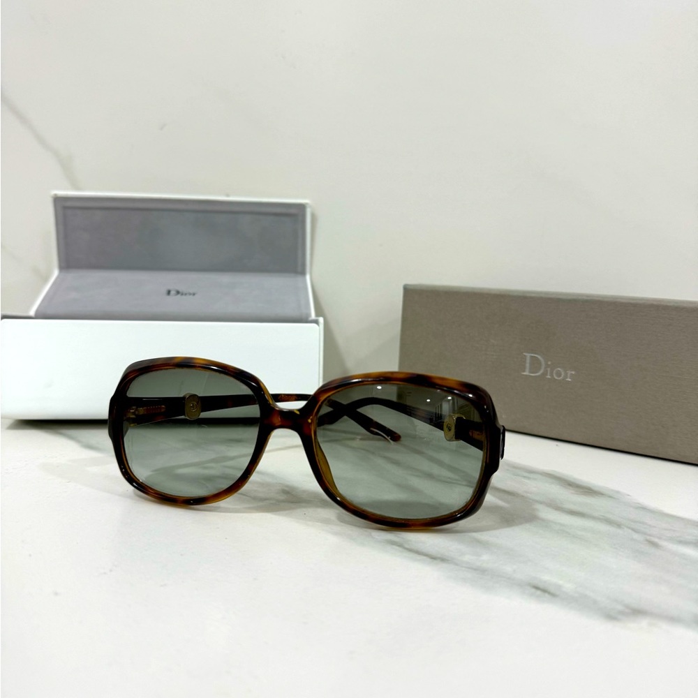 Dior sunglasses used has regular wear and tear scratches